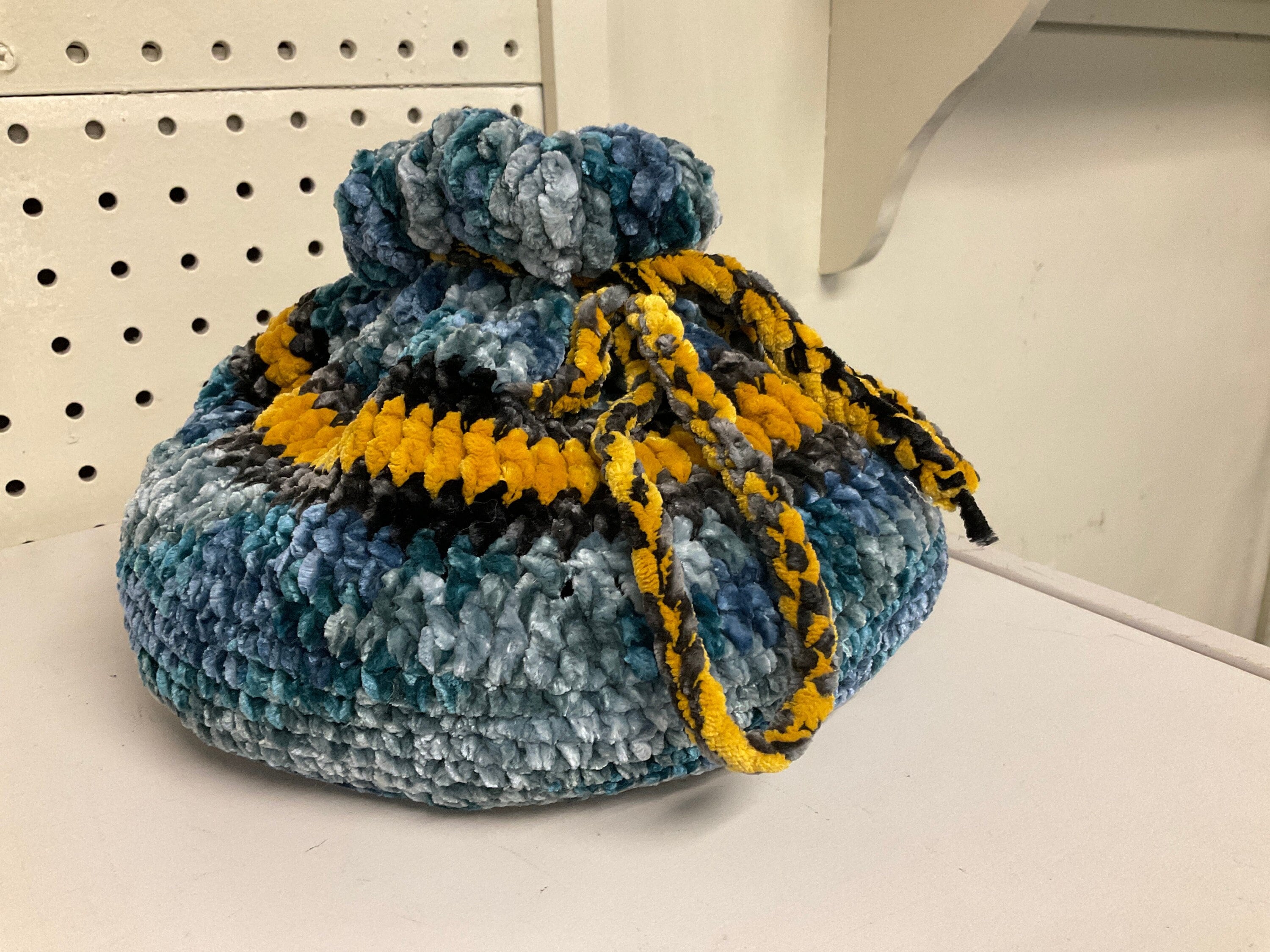 28 Dice Bag Crochet Patterns: Unique Drawstring Pouches for Gamers and Fantasy Fans 8 Crochet Pattern Drawstring Bag Dice Bag for D & D