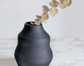Handmade curvy bud vase