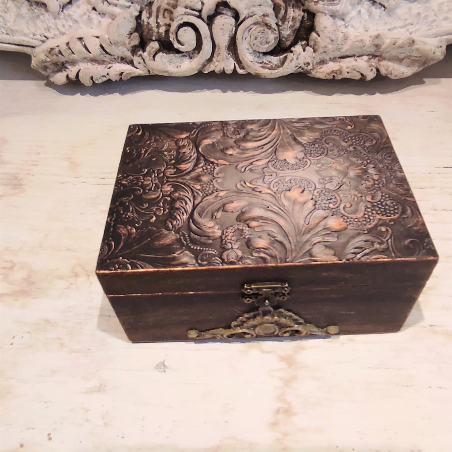  THY COLLECTIBLES Vintage Wooden Embossed Flower Pattern Jewelry Treasure  Box Storage Organizer Trinket Keepsake Chest Pack of 3 : Clothing, Shoes &  Jewelry