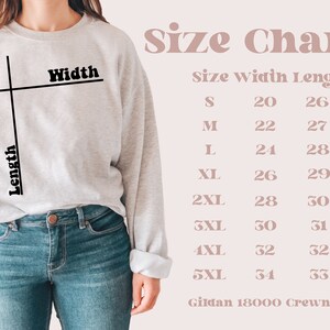 Pode incluir: Tabela de tamanhos para uma camisola de gola redonda Gildan 18000. A tabela mostra as medidas de largura e comprimento em polegadas para os tamanhos S a 5XL.