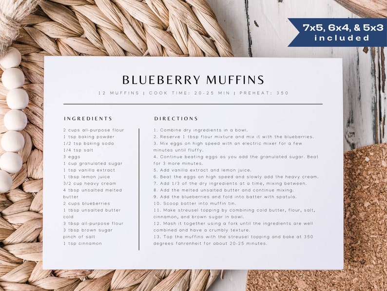 Puede incluir: Una tarjeta de receta imprimible para muffins de ar&aacute;ndanos. La receta incluye ingredientes como harina de trigo, levadura en polvo, bicarbonato de sodio, sal, huevos, az&uacute;car granulada, extracto de vainilla, jugo de lim&oacute;n, crema espesa, mantequilla sin sal y ar&aacute;ndanos. La receta tambi&eacute;n incluye instrucciones para hacer un crumble.