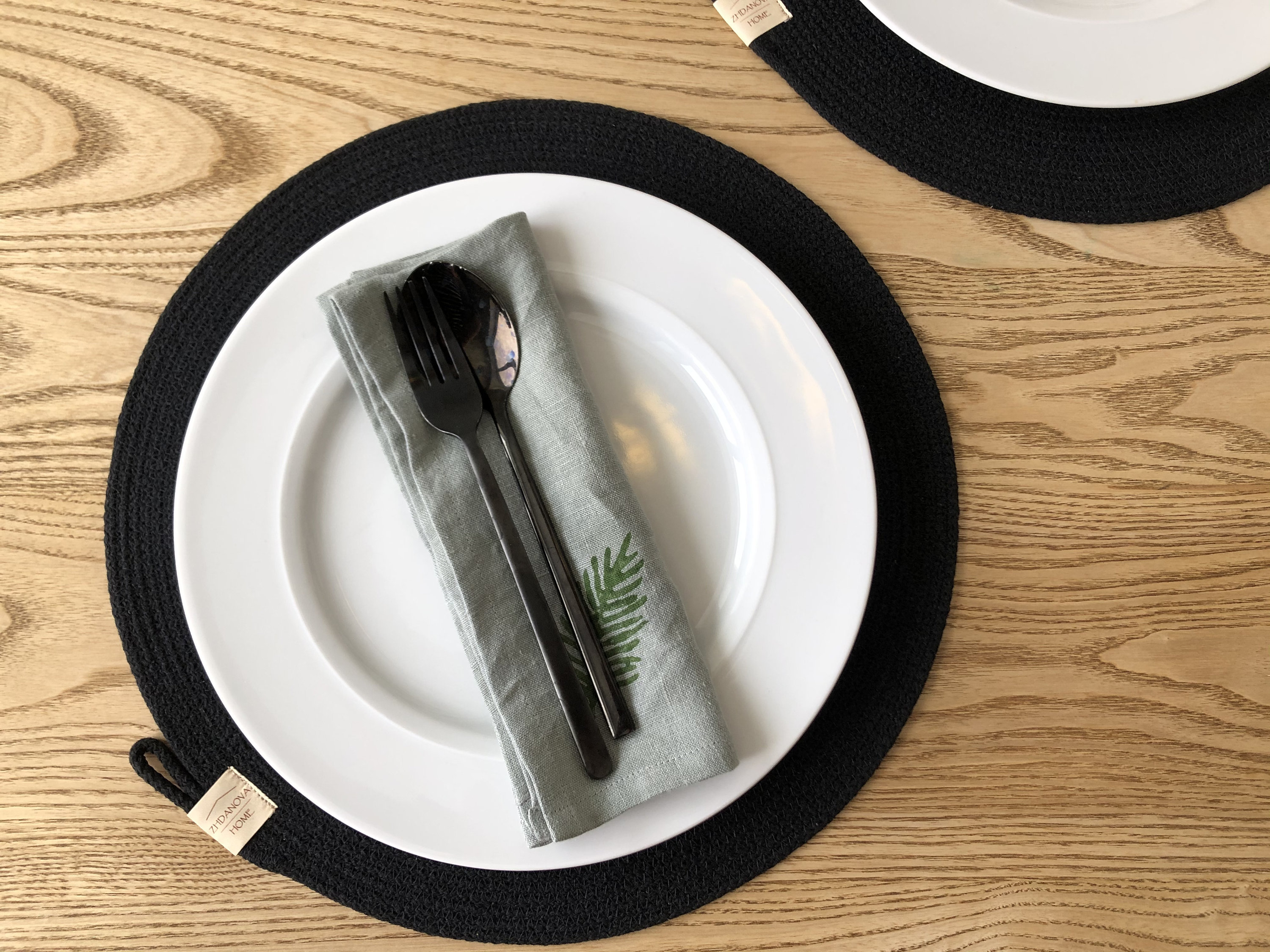 Black round placemats4 black round placematstable Etsy