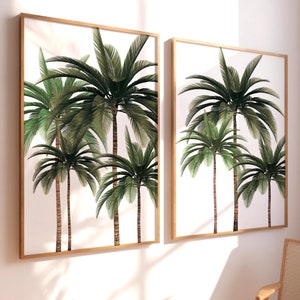 Könnte beinhalten: Zwei gerahmte Kunstdrucke mit Palmen. Das Kunstwerk zeigt detaillierte Illustrationen mehrerer Palmen mit grünen Wedeln und braunen Stämmen vor weißem Hintergrund. Die Rahmen sind hellbraun.