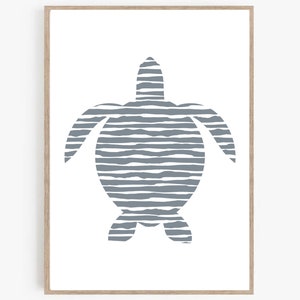 Könnte beinhalten: Eine graue und weiße gestreifte Silhouette einer Meeresschildkröte auf weißem Hintergrund.