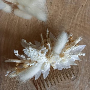 Dried and preserved white and cream flower comb - Bridal comb - Wedding flower comb - boho and romantic