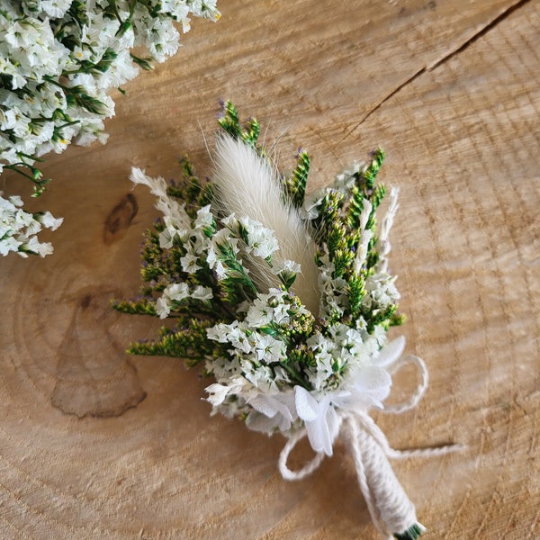 Boutonnière fleurs séchées et stabilisées Mariage Accessoire fleuri Témoin Fleurs blanches