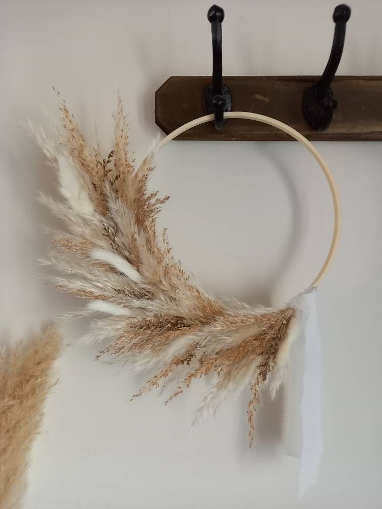 Couronne Murale Herbe de Pampa Naturelle Fluffy, Fleurs Séchées - Décoration d'intérieur Composition
