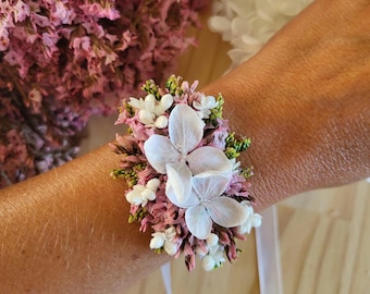 Pulsera de boda con cinta de flores secas y preservadas en rosa, blanco, verde, azul, amarillo y naranja. Pulsera para la novia, pulsera para las damas de honor, pulsera para niñas.