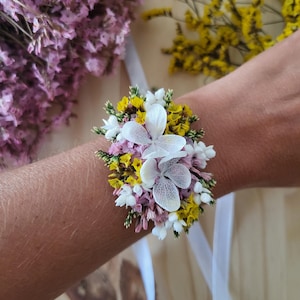 Dried & preserved flower ribbon wedding bracelet in pink, green, blue, yellow, orange, and fuchsia. Bride/bridesmaid bracelet. Children's bracelet. Rose et jaune