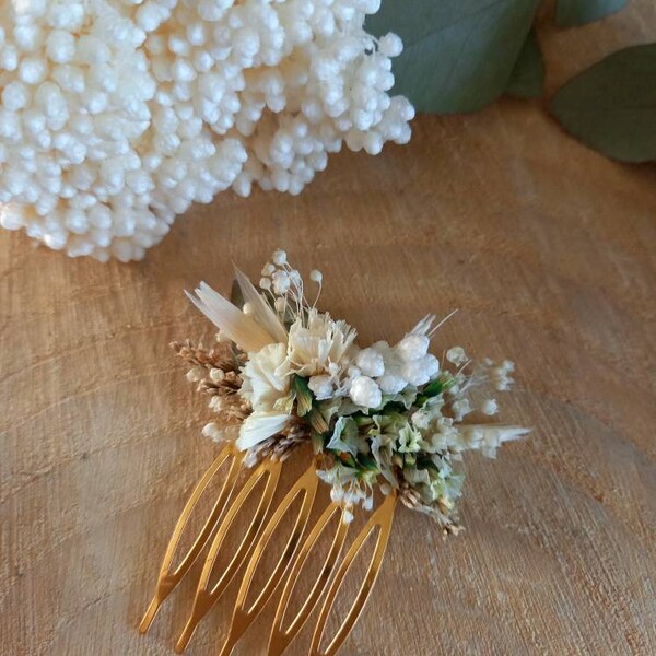 Small comb made of dried and preserved flowers Hair accessory Floral comb Wedding Bride Bridesmaid