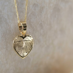 Individual fingerprint necklace heart engraving pendant made of 333 solid yellow gold