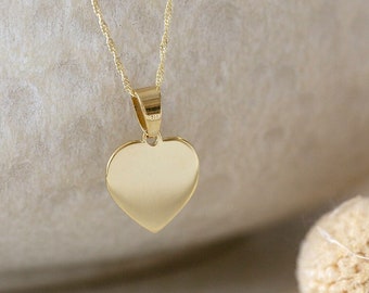 Colgante con forma de corazón grabado en oro amarillo 333