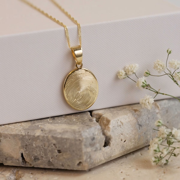 Custom Pendant with personalized Fingerprint in 333 Yellow Gold