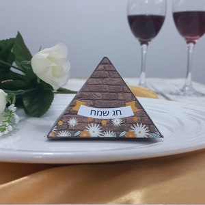 Cartões de lugar de Páscoa, jogo americano de Seder, פסח, etiquetas de nome DIY, decorações de mesa de Seder, cartões de nome de pirâmide, cartão de Pesach, feriado judaico