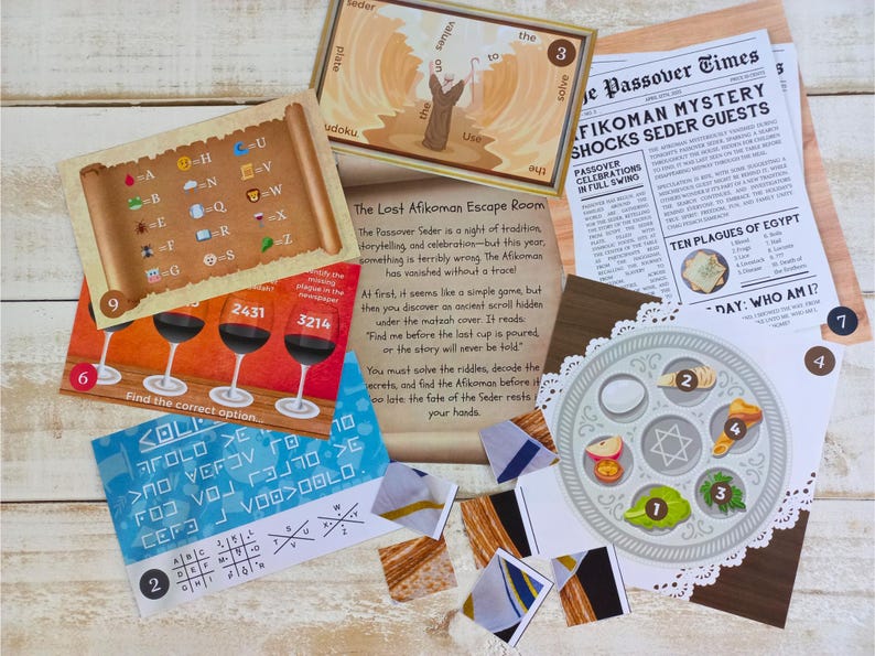 Op de afbeelding: Een Pesach Seder-spel met kleurrijke kaarten met raadsels, puzzels en een zoektocht naar de Afikoman. Het spel bevat een kaart in krantenstijl met de kop "Afikoman-mysterie schokt Seder-gasten".