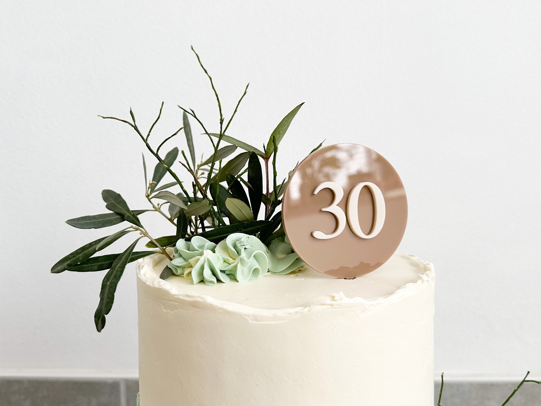 Cake topper personalized with number round