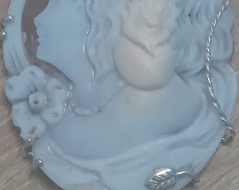 Cameo depicting a lady with a rose in her hair