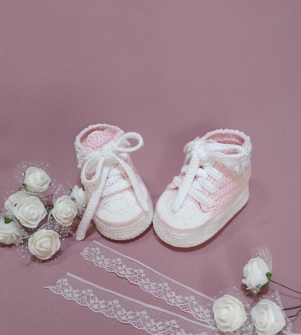 Baby girl booties . newborn shoes . baby shoes 03 months