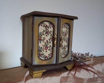 Beautiful musical wooden tapestry panel jewellery box restored and repainted sustanable product upcycled