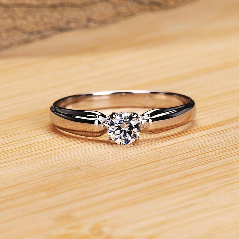 Bague de fian\u00e7ailles en argent sterling 925 Bague de mariage solitaire en cristal