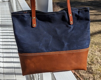 Cabas en cuir et toile cirée, très grand