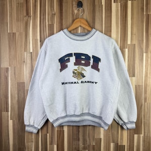 Sweat-shirt vintage de l'Académie nationale du FBI / col rond / pull vintage des années 90 Federal Bureau of Investigations pour homme petite comme gris moyen