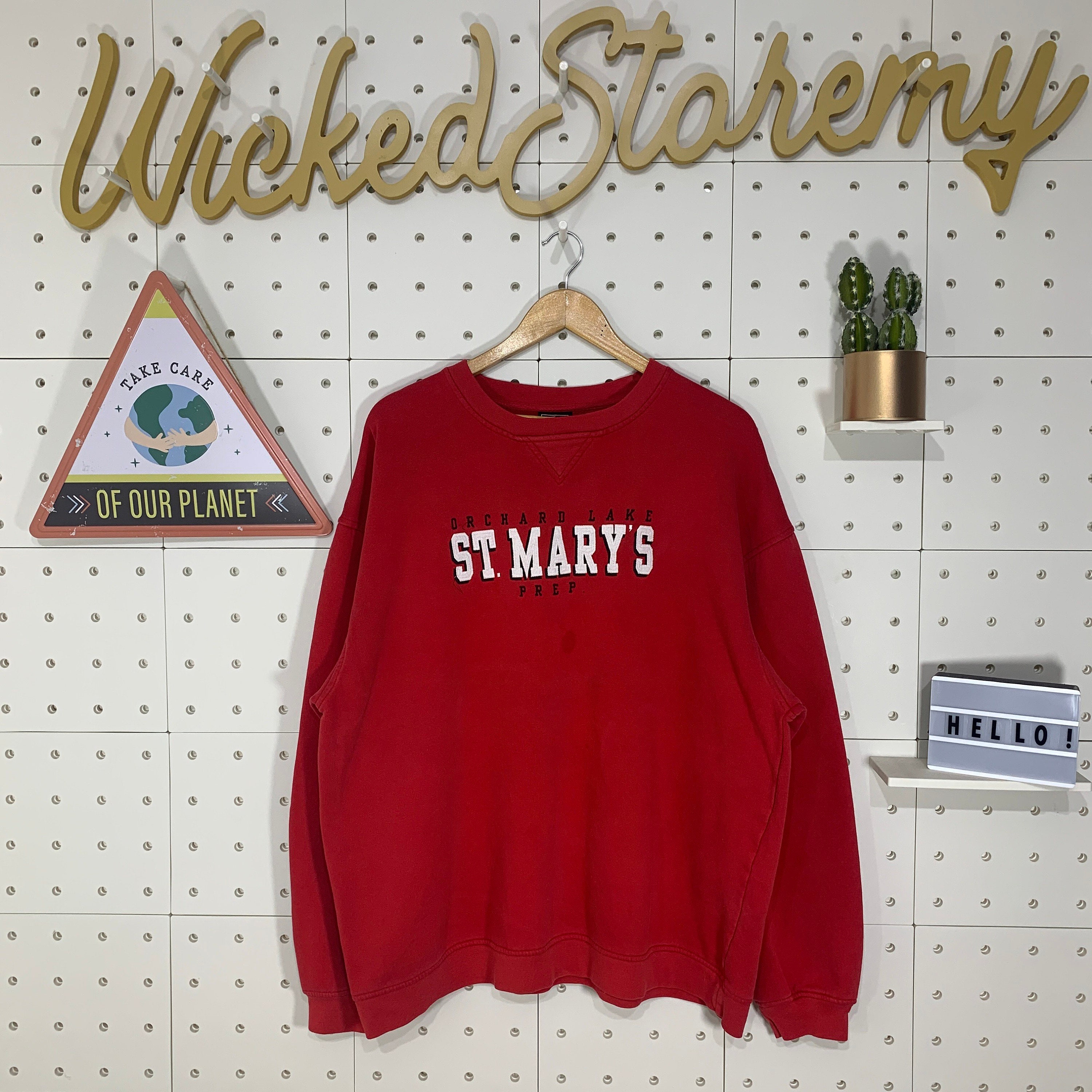 Vintage William and Mary University 90s crewneck sweatshirt. Tagged as an  XL. Made in the USA.