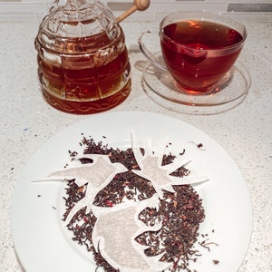 The Witcher Tea Bags | FREE Shipping | 1 Mini Wooden Honeycomb Stick | 3 Symbols (White Wolf, Swallow, Obsidian Star 2 of each) Bild 2