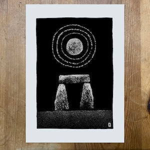 Stampa A4 Sunlit Stones di Matt Willis thefolklorebox ~ la scatola del folklore ~ la scatola della tradizione popolare ~ shuck ~ pietre erette ~ henge ~ cerchio