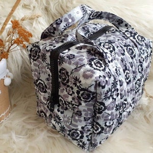 Large quilted toiletry bag / Vanity / Maxi kit Fleurs noires