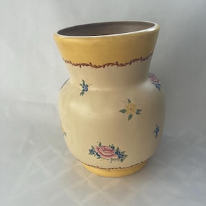 Clarice Cliff for AJ Wilkinson’s vase