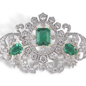 Broszka z symulowanym diamentem Srebro próby 925 Zielony szmaragd i biały okrągły cyrkonia Sprawdź ręcznie robioną broszkę ślubną | ADASTRA JEWELRY