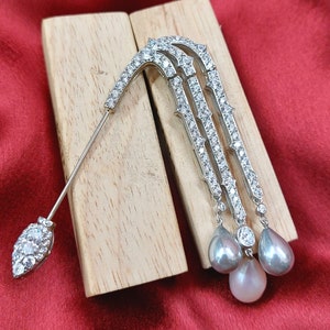 Broche de alfiler con forma de gota de perla para blazer, plata de ley 925, circonita blanca de corte redondo con tachuelas, compre broche de diamantes de alta calidad / JOYAS ADASTRA