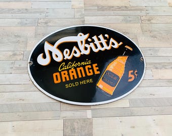 Letrero de porcelana vintage de Nesbitt’s Orange Soda California 5c Gas Oil Decor