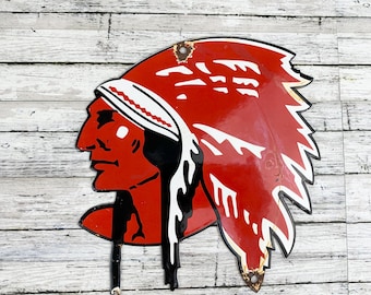 Porcelanowy szyld na benzynę w stylu vintage z czerwoną Indianką | Logo z głową Indianina | Klasyczna dekoracja ścienna do garażu w stylu amerykańskim | Darmowa priorytetowa wysyłka