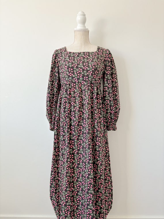 Black and pink floral long sleeve dress-s