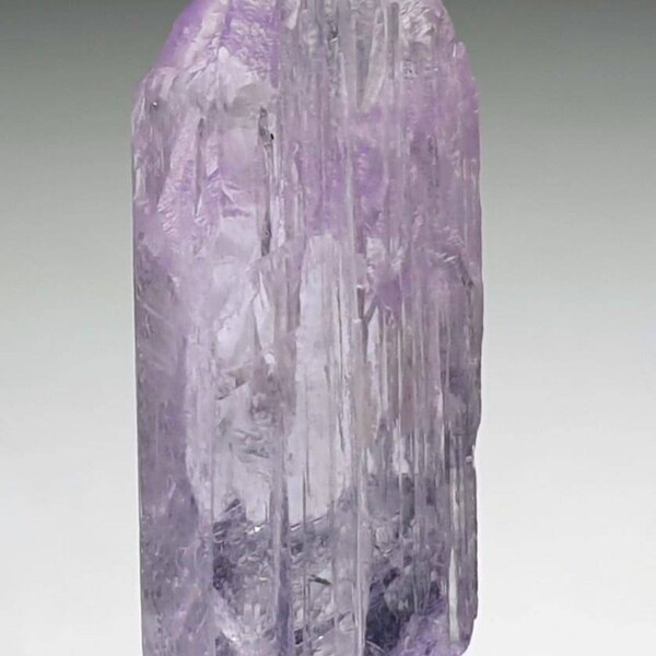 Kunzite crystal spike termination