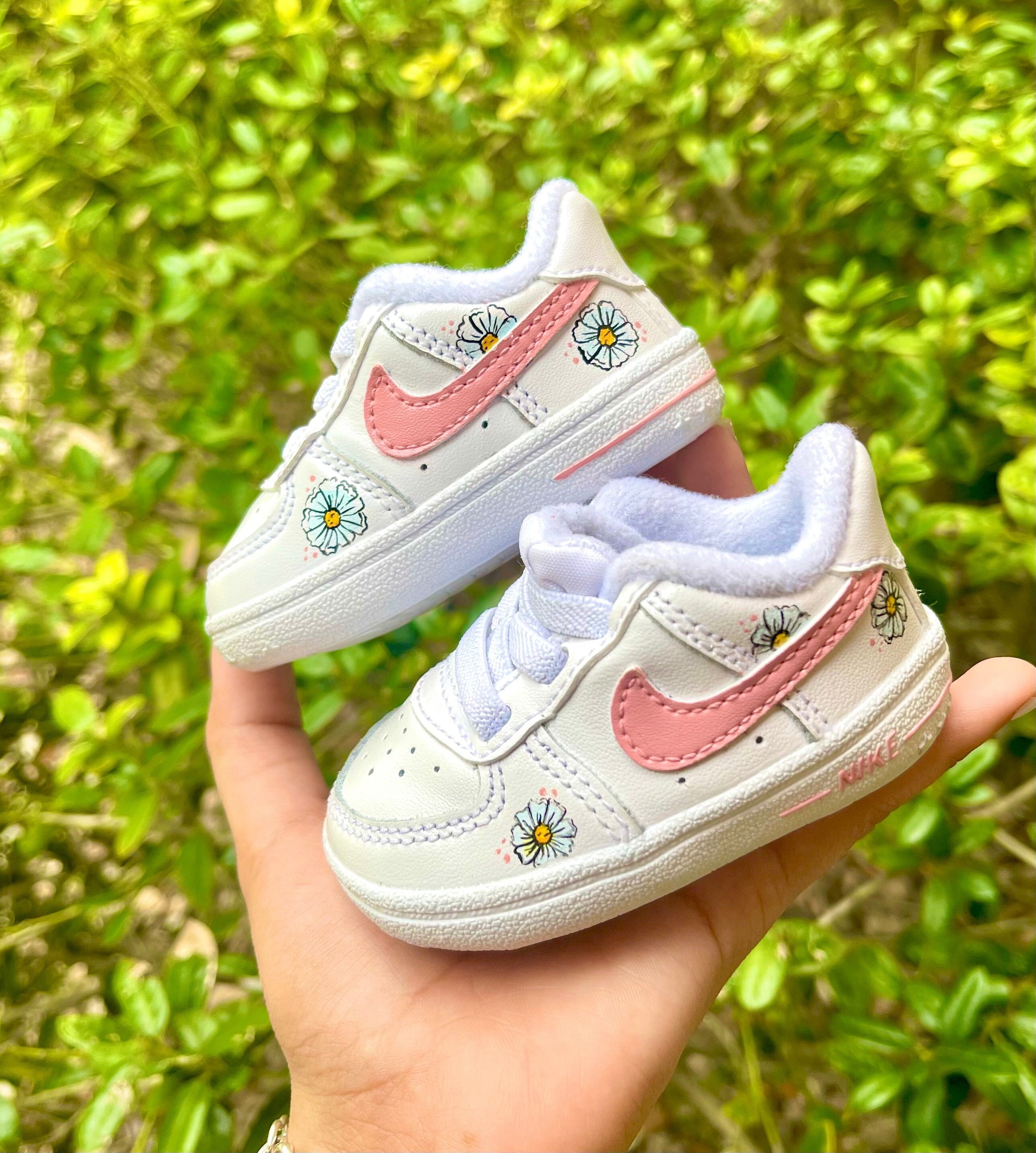 zo veel De kerk Altijd Baby Girl Nikes - Etsy