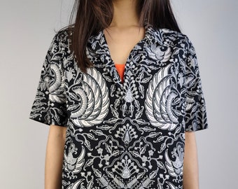 La chemise noire à motif de plumes blanches | vintage des années 90 Keris Collection printemps été à manches courtes motif fou unisexe hommes M femmes M