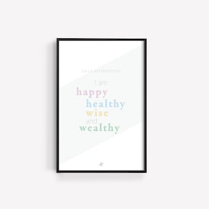 Może przedstawiać: Wydruk w ramie z jasnozielonym tłem i ukośną białą linią. Na górze znajduje się tekst "DAILY AFFIRMATION", a następnie "I am happy healthy wise and wealthy". Słowa są w różnych kolorach: różowym, niebieskim, żółtym i zielonym.