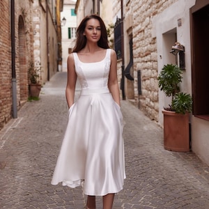 Short Wedding dress with satin skirt, pockets and lace corset,  Simple Tea-length Wedding Dress with open back, Elopement dress