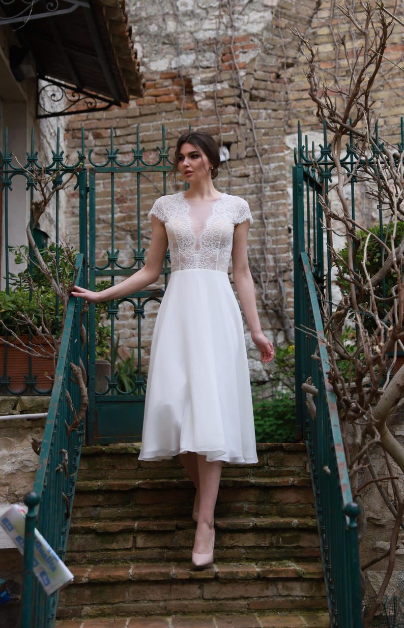 Robe de mariée midi dentelle et mousseline de soie pour civil