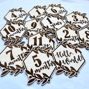 Discos de hitos mensuales de madera, tarjetas de hitos mensuales para bebés, hitos mensuales para bebés, signos del mes de madera, regalo de baby shower