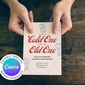Pode incluir: Um cartão de convite creme, segurado por mãos, com o texto "Have a Cold One for the Old One" em escrita vermelha. O cartão inclui detalhes para uma celebração de 40 anos, com ilustrações de cerveja.