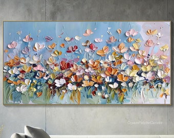以下が含まれることがあります： ピンク、イエロー、オレンジ、ホワイトの色合いの花畑を描いたカラフルな抽象画。花はテクスチャのあるスタイルで描かれており、絵画に立体的な効果を与えています。