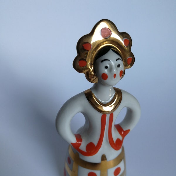 Dulevo porcelain figurine, USSR, girl in Kokoshnik "Devushka v kokoshnike". Dulevo figurine, soviet porcelain.