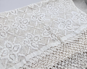 Vintage Crocheted Lace Table Runner|Floral Crochet Lace Linen w/Fringe|Cream Ivory Doily Runner|Cottagecore Decor|grandmacore|garden party