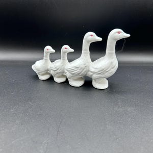 Vintage Ceramic Duck Family Figurine: Glossy White Animal Decor
