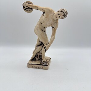Vintage Discobolus Figurine – Miniature Greek Discus Thrower Statue – Classical Sculpture in Aged Ivory Resin