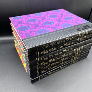&quot;Time Life Books &quot;&quot;The Fabelhaftes Jahrhundert&quot;&quot; - 7-Bändiges Vintage Set (1900–1970) - Mid-Century Americana Geschichtsbuch-Sammlung, die einzeln verkauft wird.&quot;